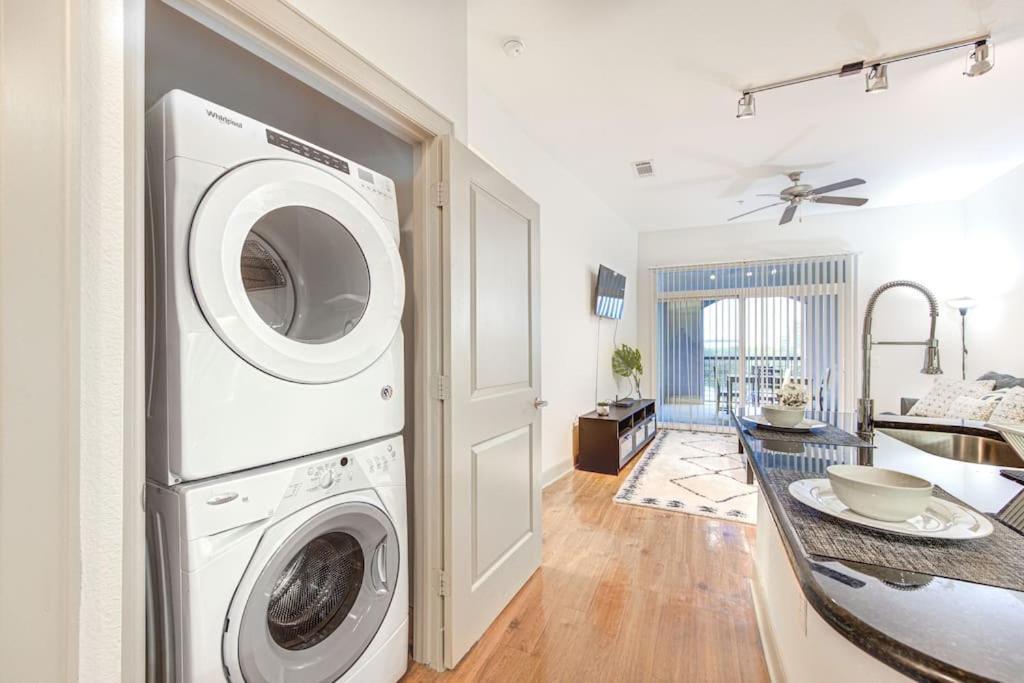 Апартаменты Chic 1Br Near Nrg With Pool Wifi Freeparking Хьюстон Экстерьер фото