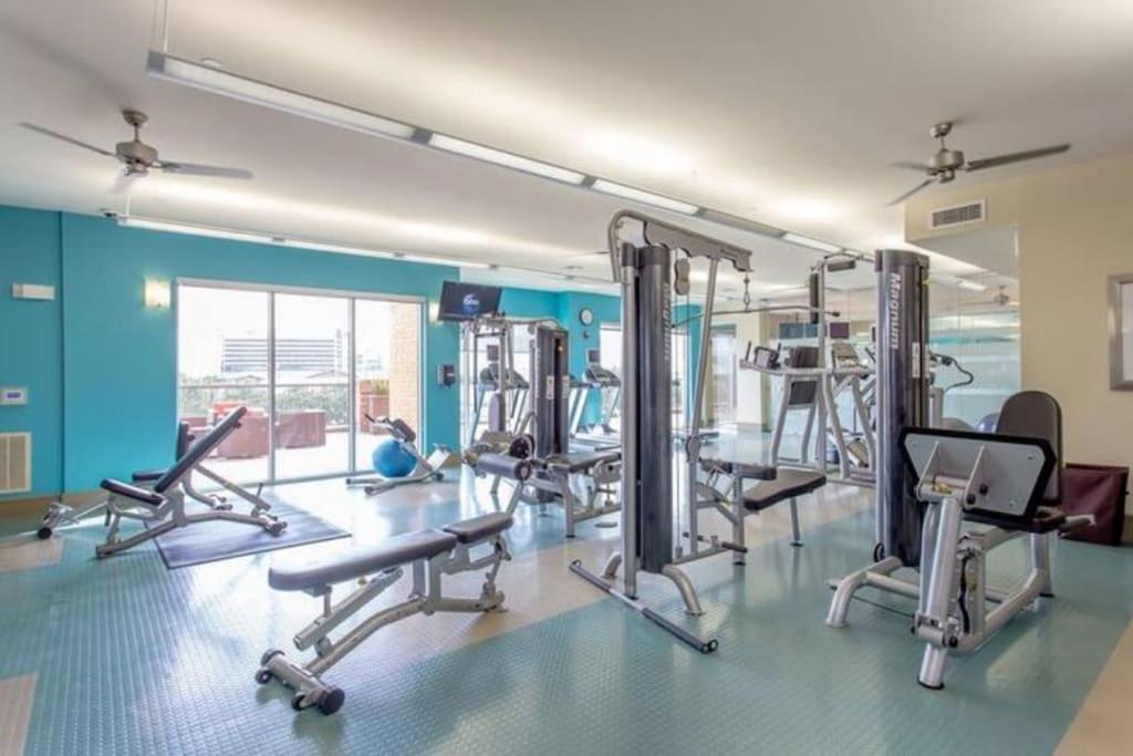 Апартаменты Chic 1Br Near Nrg With Pool Wifi Freeparking Хьюстон Экстерьер фото