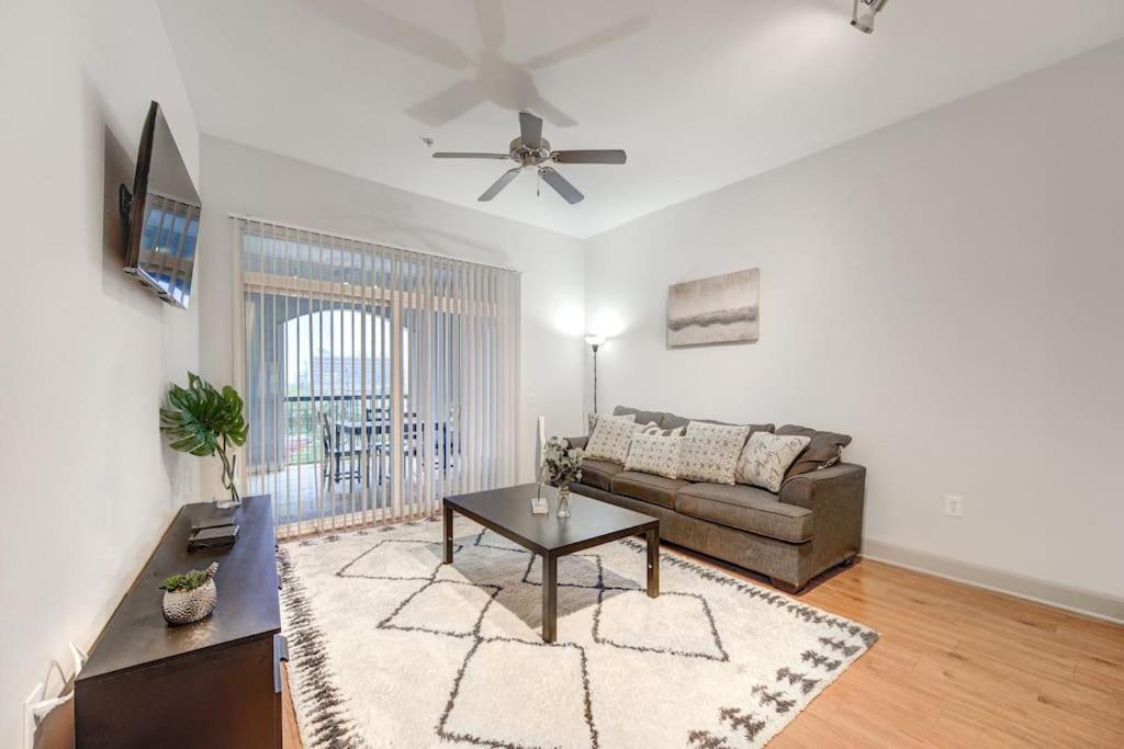 Апартаменты Chic 1Br Near Nrg With Pool Wifi Freeparking Хьюстон Экстерьер фото