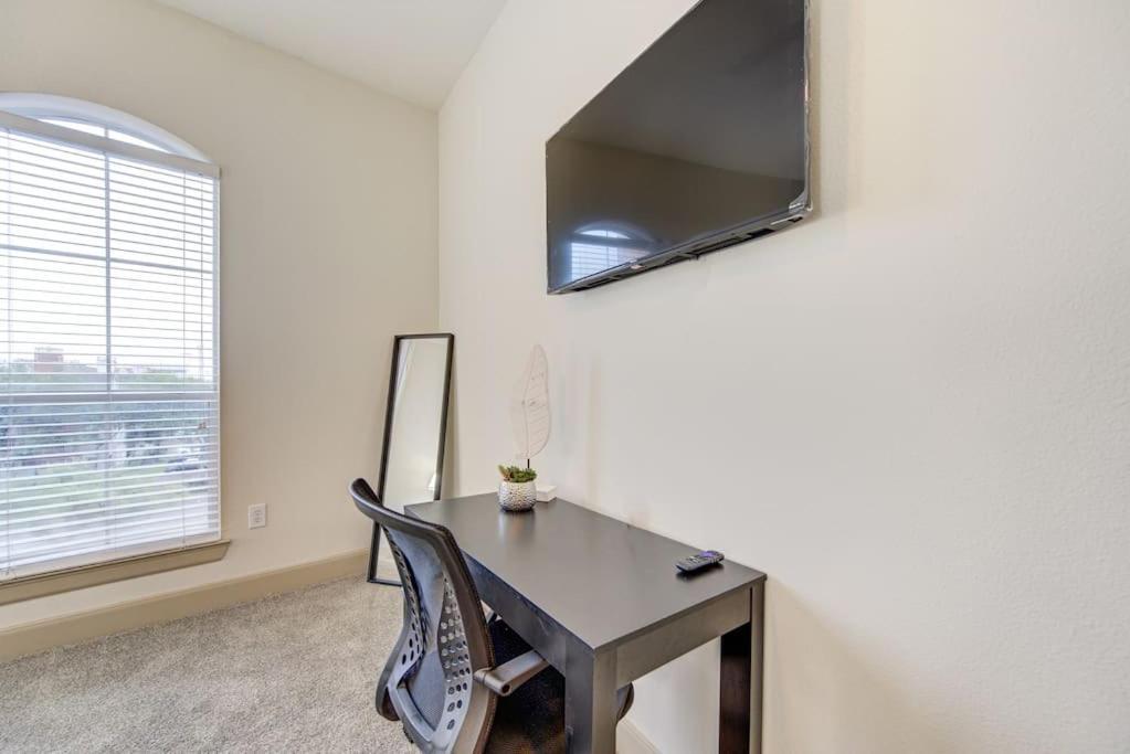 Апартаменты Chic 1Br Near Nrg With Pool Wifi Freeparking Хьюстон Экстерьер фото