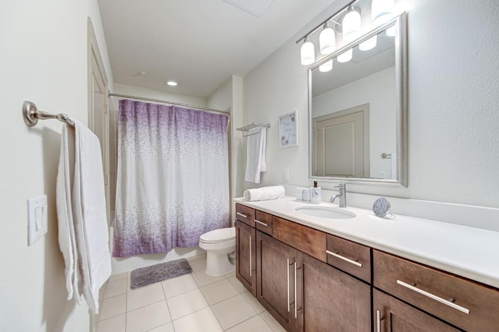 Апартаменты Chic 1Br Near Nrg With Pool Wifi Freeparking Хьюстон Экстерьер фото