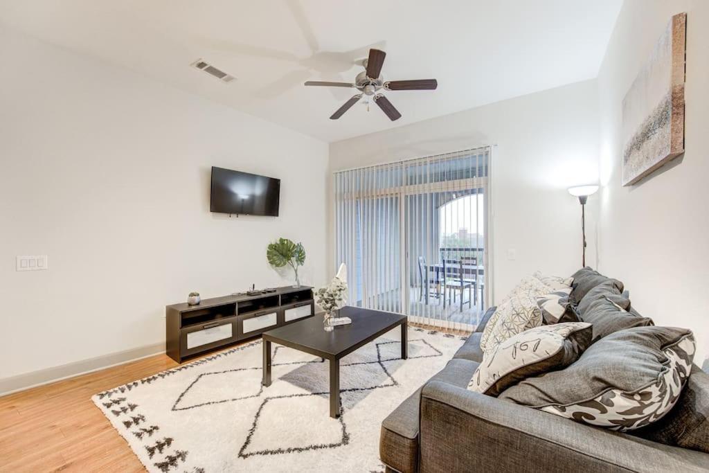 Апартаменты Chic 1Br Near Nrg With Pool Wifi Freeparking Хьюстон Экстерьер фото
