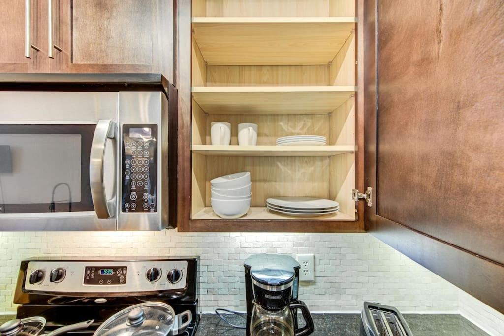 Апартаменты Chic 1Br Near Nrg With Pool Wifi Freeparking Хьюстон Экстерьер фото