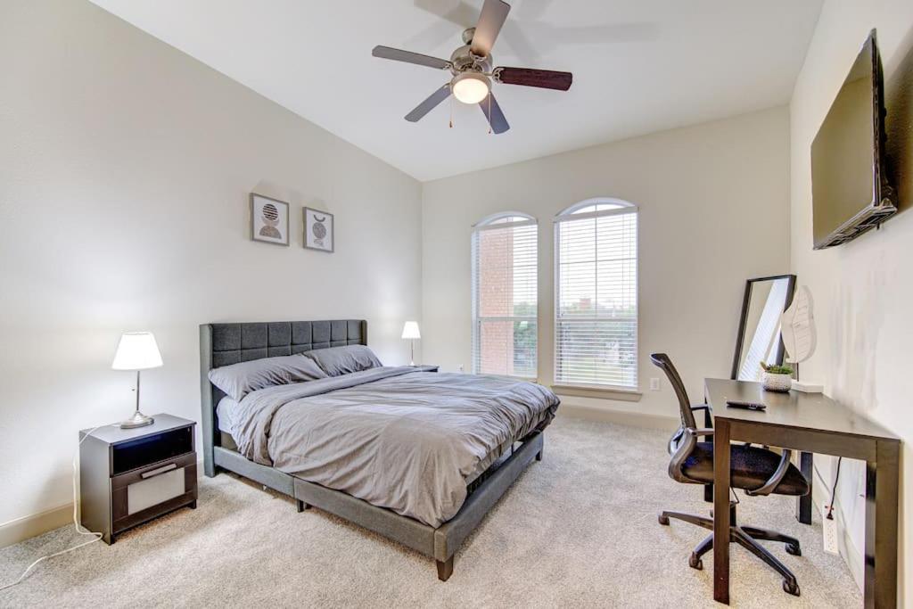 Апартаменты Chic 1Br Near Nrg With Pool Wifi Freeparking Хьюстон Экстерьер фото