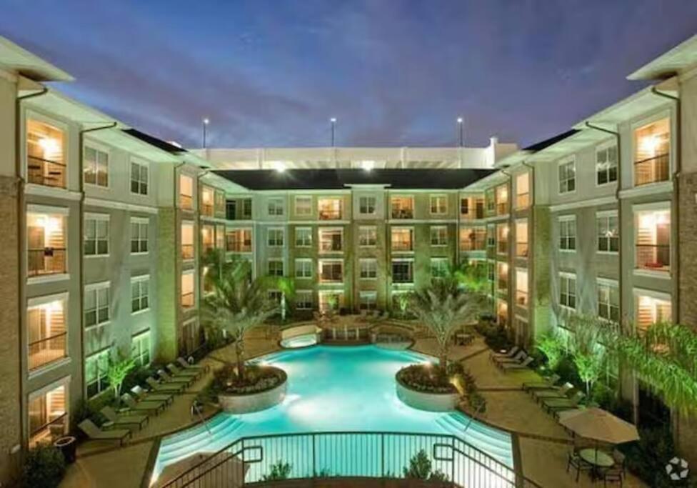 Апартаменты Chic 1Br Near Nrg With Pool Wifi Freeparking Хьюстон Экстерьер фото